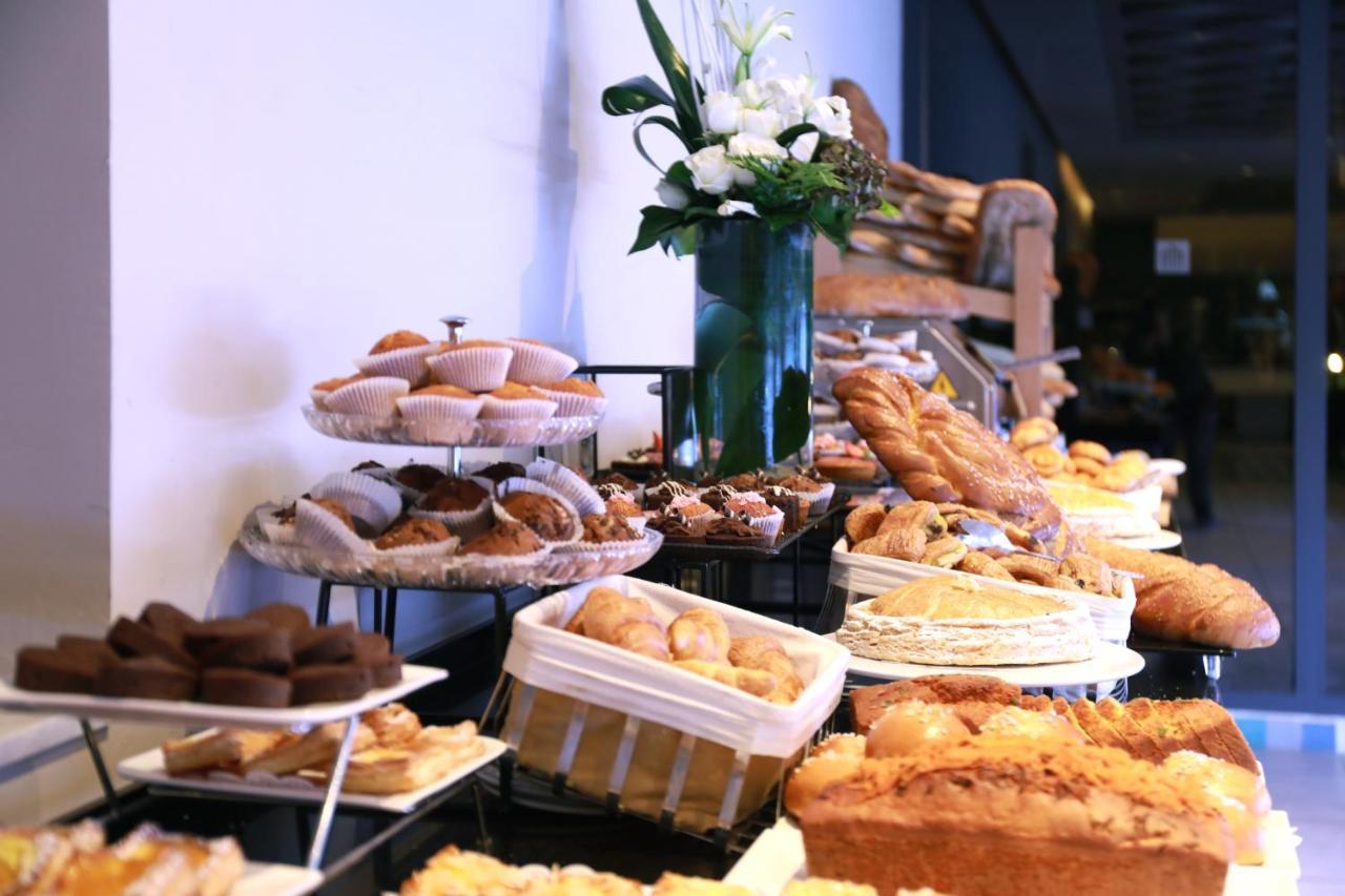 Kenzi Rose Garden Hotel Marrakesh Buitenkant foto A selection of pastries