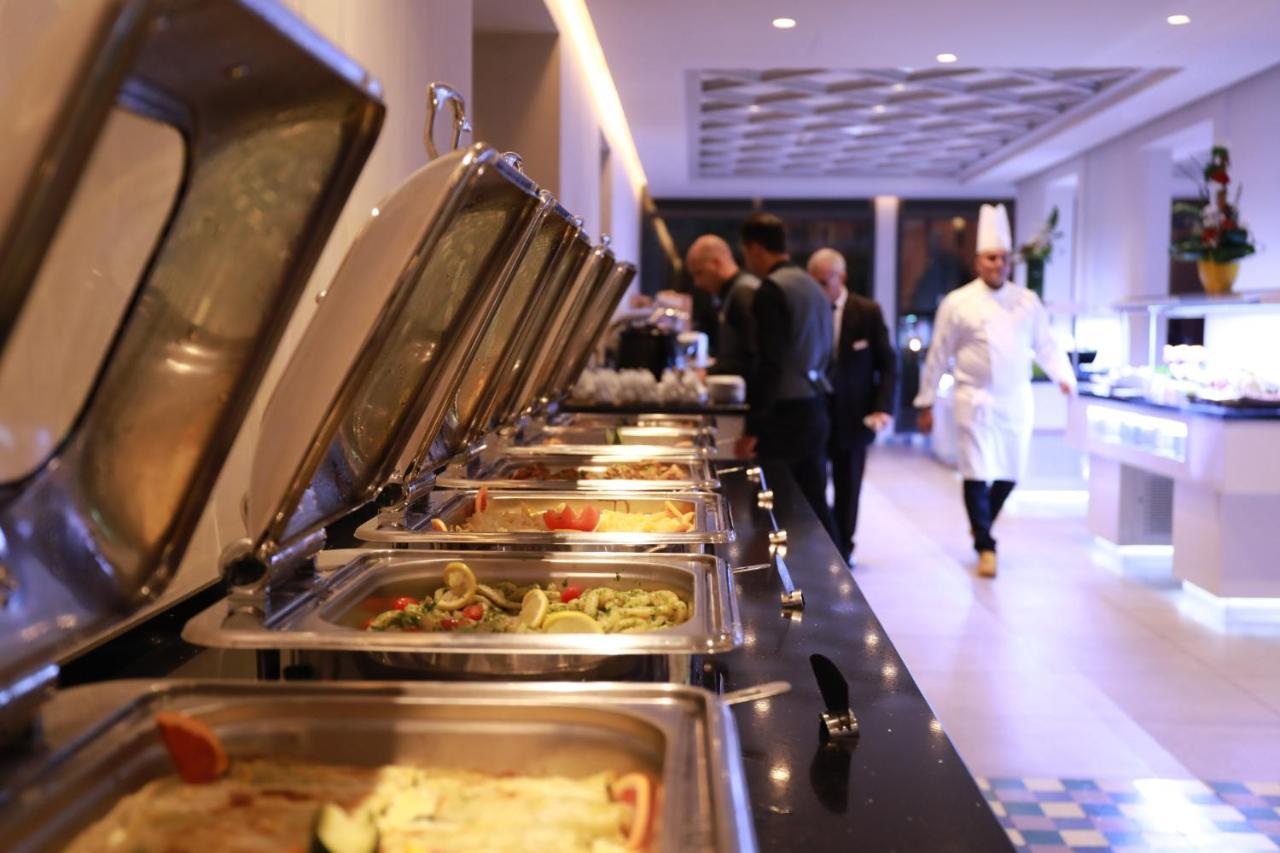 Kenzi Rose Garden Hotel Marrakesh Buitenkant foto A buffet at a hotel