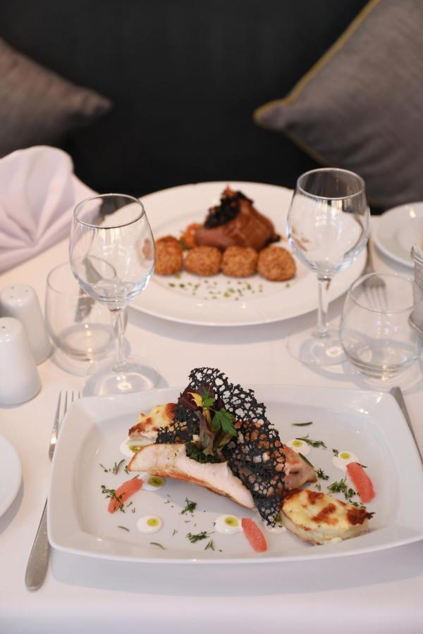 Kenzi Rose Garden Hotel Marrakesh Buitenkant foto A typical meal at a restaurant