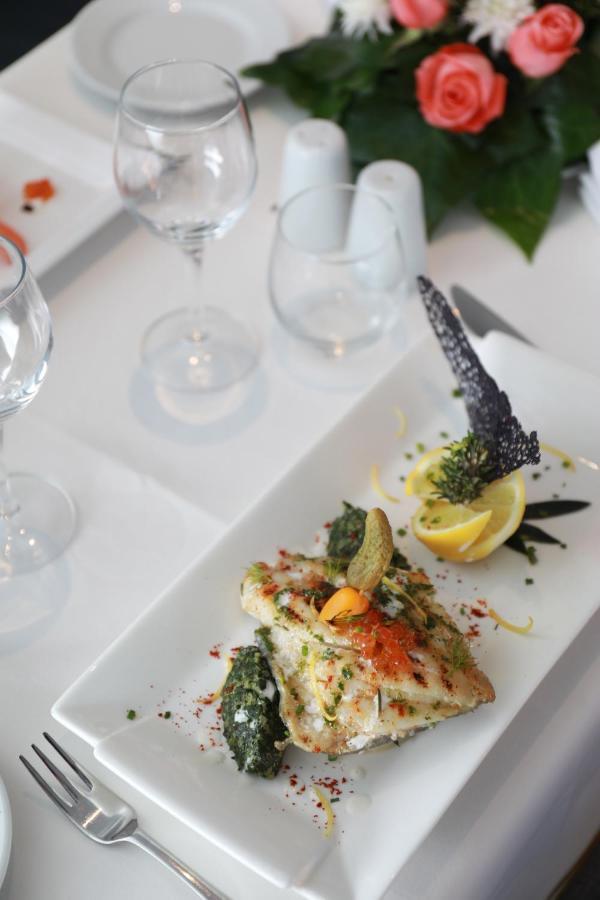 Kenzi Rose Garden Hotel Marrakesh Buitenkant foto A fish dish